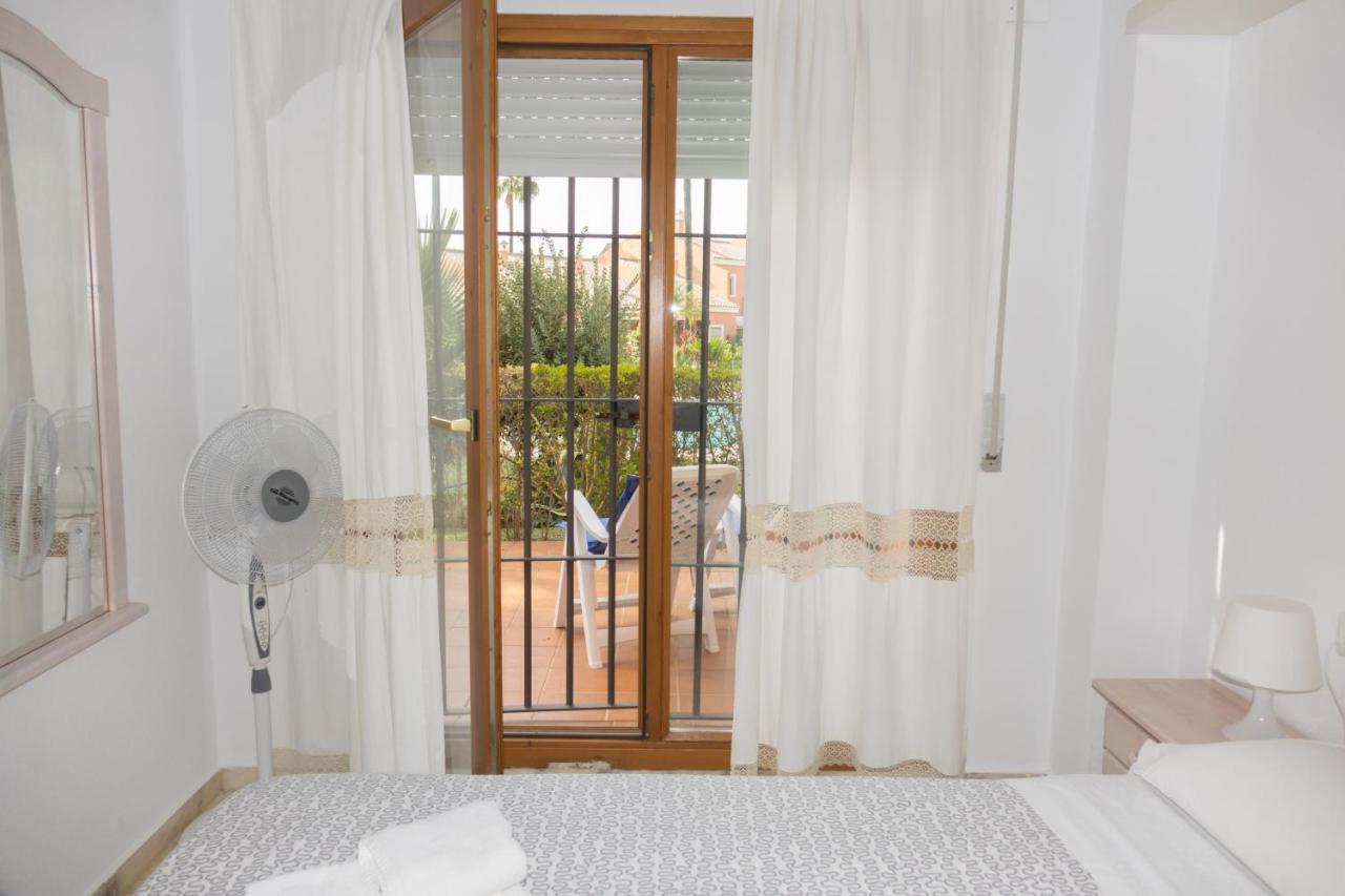 Apartamento Pink Mariposas Chiclana de la Frontera Exteriör bild