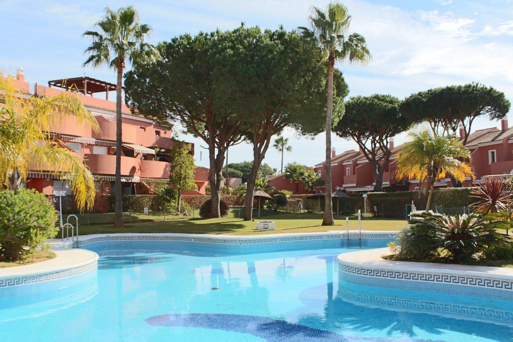 Apartamento Pink Mariposas Chiclana de la Frontera Exteriör bild